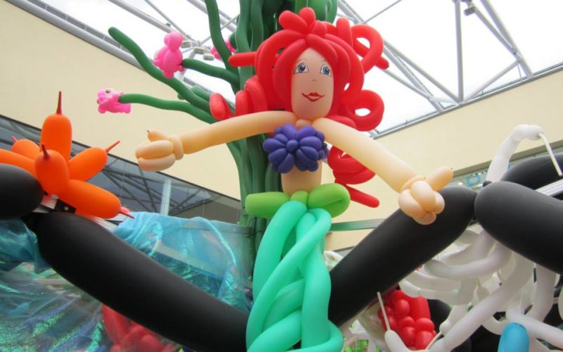 Balloon Installations - Large balloon creations built during an event