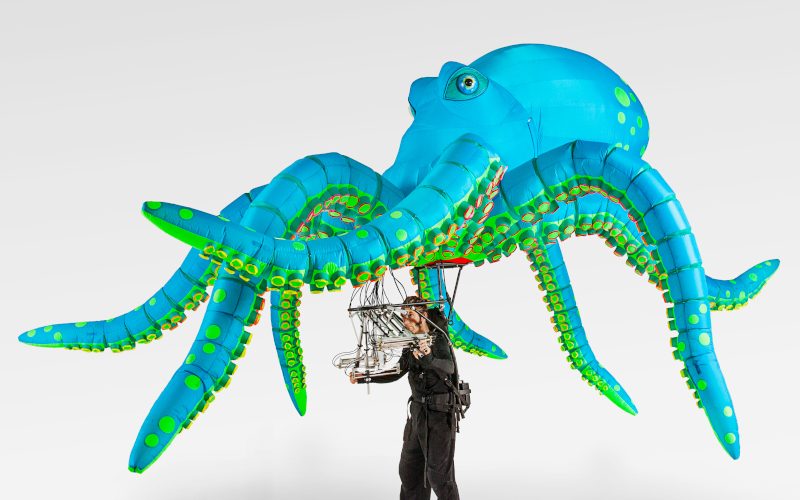 Ocho - Giant octopus puppet walkabout